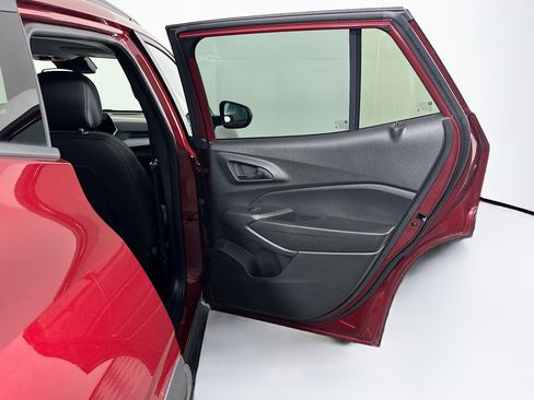 Used 2025 Chevrolet Trax LT FWD image 28