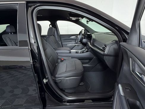 Used 2025 Chevrolet Traverse LT w/ Driver Confidence Package FWD image 5