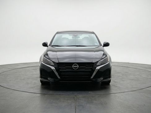 Used 2025 Nissan Altima 2.5 SV image 2
