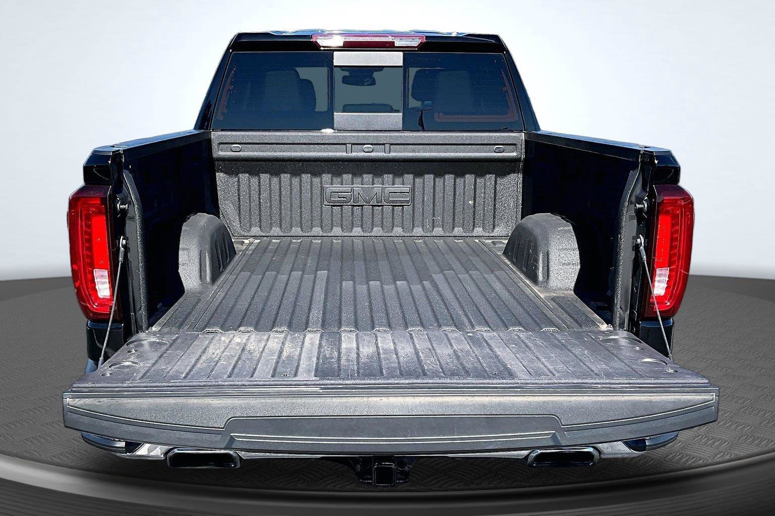 Used 2023 GMC Sierra 1500 SLT w/ SLT Premium Package AWD/4WD image 5