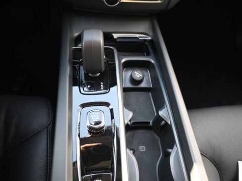 Used 2025 Volvo XC60 B5 Plus w/ Climate Package image 21