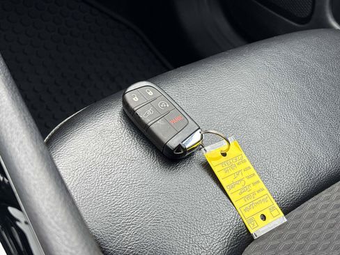 Used 2023 Jeep Compass Latitude w/ Convenience Group AWD/4WD image 19
