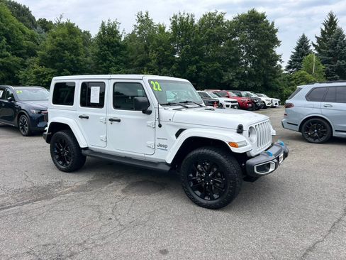 Used 2022 Jeep Wrangler Unlimited Sahara w/ Cold Weather Group AWD/4WD image 8