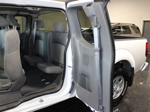 Used 2020 Nissan Frontier S RWD image 25