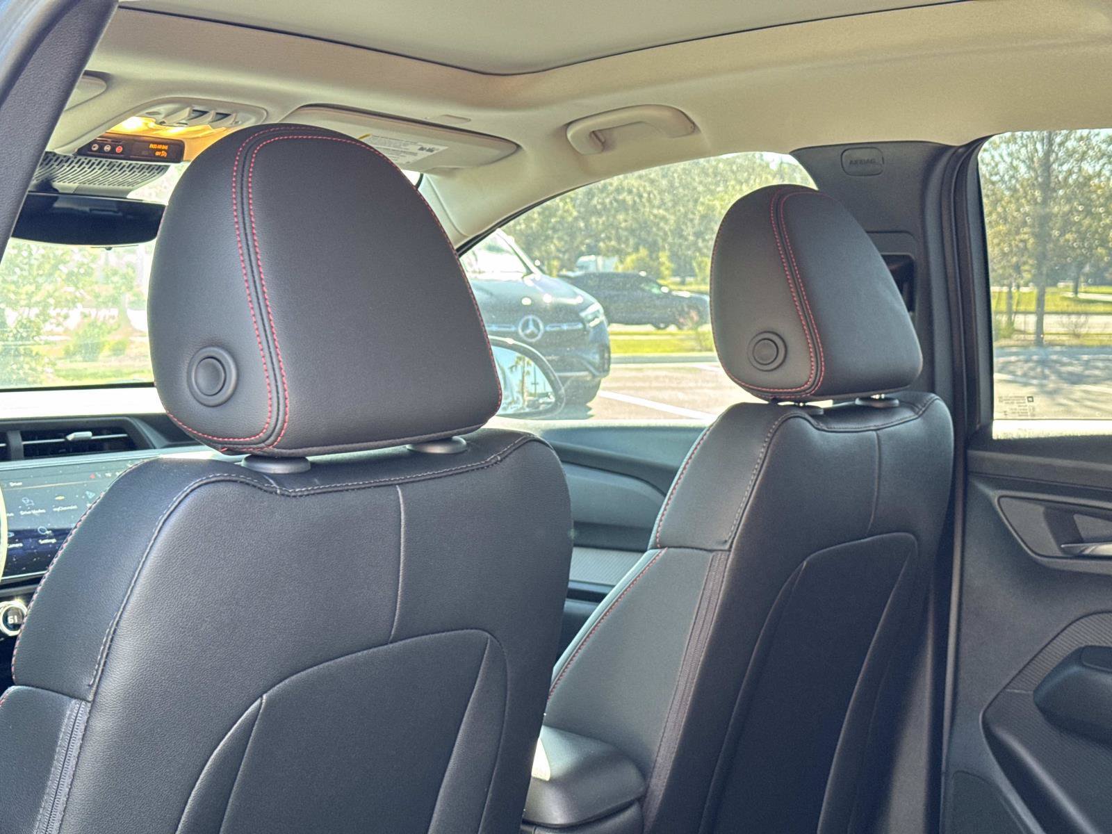 Used 2027 Chevrolet Bolt RS w/ Technology Package FWD image 19