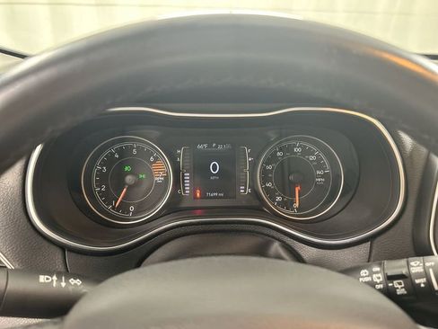 Used 2019 Jeep Cherokee Latitude Plus AWD/4WD image 13