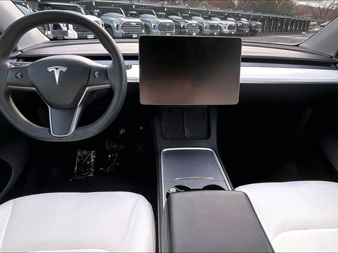 Used 2023 Tesla Model Y Long Range image 14