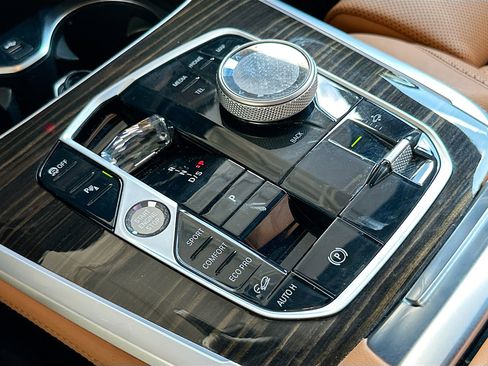 Certified 2023 BMW X7 xDrive40i w/ M Sport Package image 17