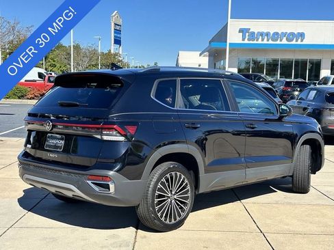 Used 2025 Volkswagen Taos SE image 16