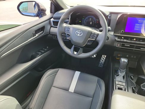 Certified 2025 Toyota Camry SE FWD image 16