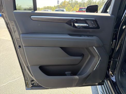 New 2026 Chevrolet Suburban LS image 22