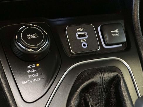 Used 2019 Jeep Cherokee High Altitude AWD/4WD image 34