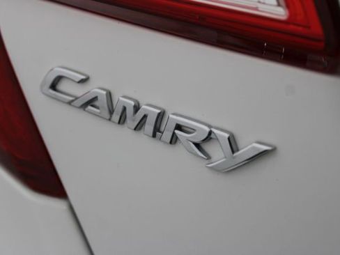 Used 2014 Toyota Camry SE image 9
