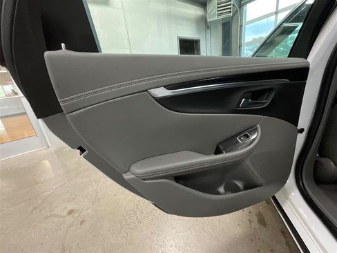 Used 2018 Chevrolet Impala LS FWD image 19