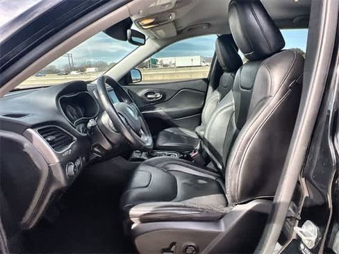 Used 2021 Jeep Cherokee Latitude Lux w/ Comfort/Convenience Group image 11