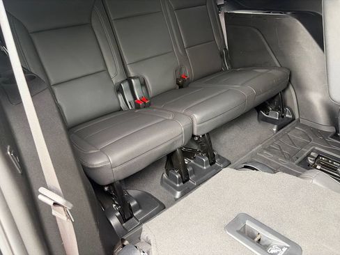 Used 2023 Chevrolet Tahoe Z71 w/ Luxury Package AWD/4WD image 13
