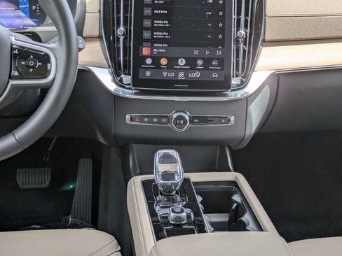 Used 2026 Volvo XC90 B6 Plus w/ Protection Package Premier AWD/4WD image 21