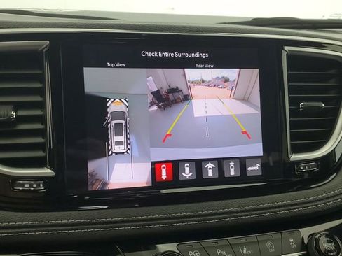 Used 2025 Chrysler Pacifica Limited FWD image 28
