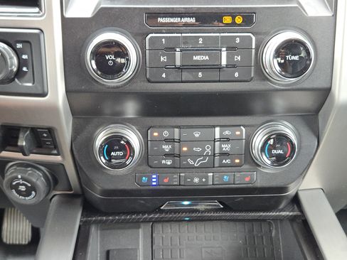 Used 2021 Ford F250 Platinum w/ FX4 Off-Road Package AWD/4WD image 19