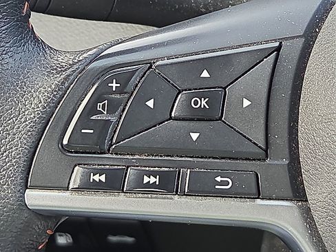 Used 2020 Nissan Kicks SR w/ Exterior Package FWD image 19