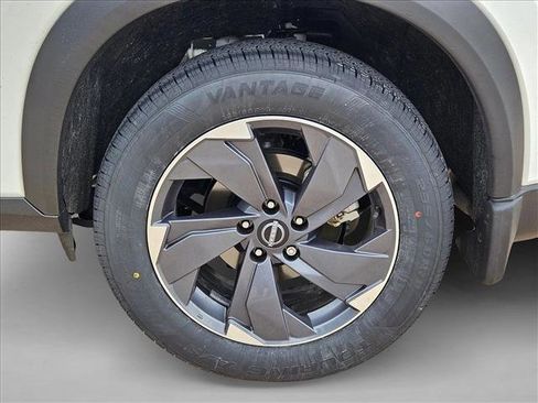 Used 2024 Nissan Rogue SV w/ SV Premium Package FWD image 24