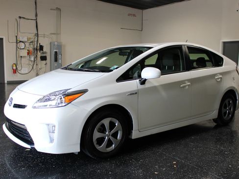 Used 2015 Toyota Prius Two FWD image 6