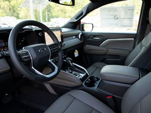 New 2026 Chevrolet Colorado ZR2 w/ Technology Package AWD/4WD image 12