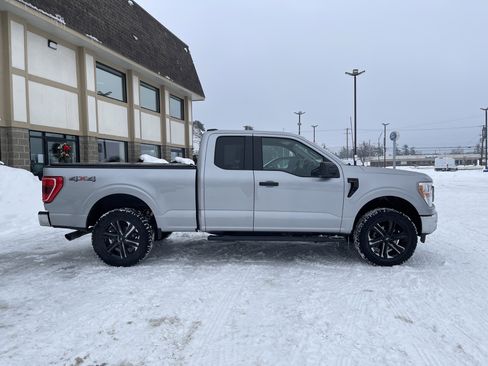 Used 2022 Ford F150 XLT w/ Trailer Tow Package image 2