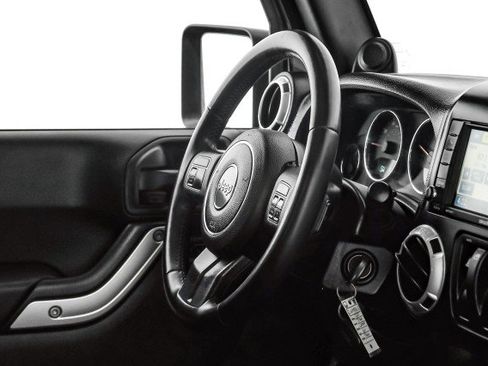 Used 2012 Jeep Wrangler Rubicon image 11