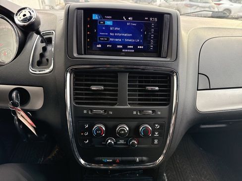 Used 2015 Dodge Grand Caravan SE w/ Quick Order Package 29E SE image 10