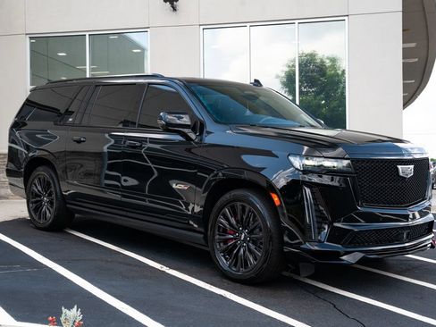 Used 2023 Cadillac Escalade ESV V w/ LPO, ONYX Package AWD/4WD image 7