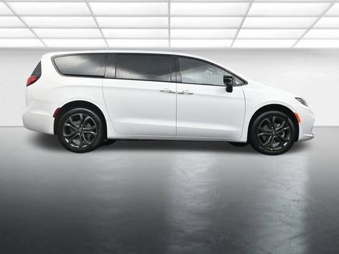 New 2026 Chrysler Pacifica Select image 25