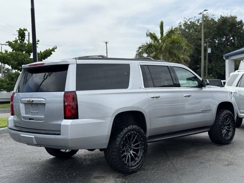 Used 2018 Chevrolet Suburban LT w/ Luxury Package AWD/4WD image 7