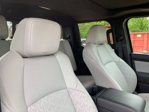 Used 2024 Toyota Tacoma Limited w/ Limited Package (LT) AWD/4WD image 19