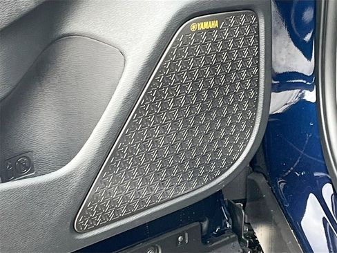 New 2025 Mitsubishi Outlander SE image 19