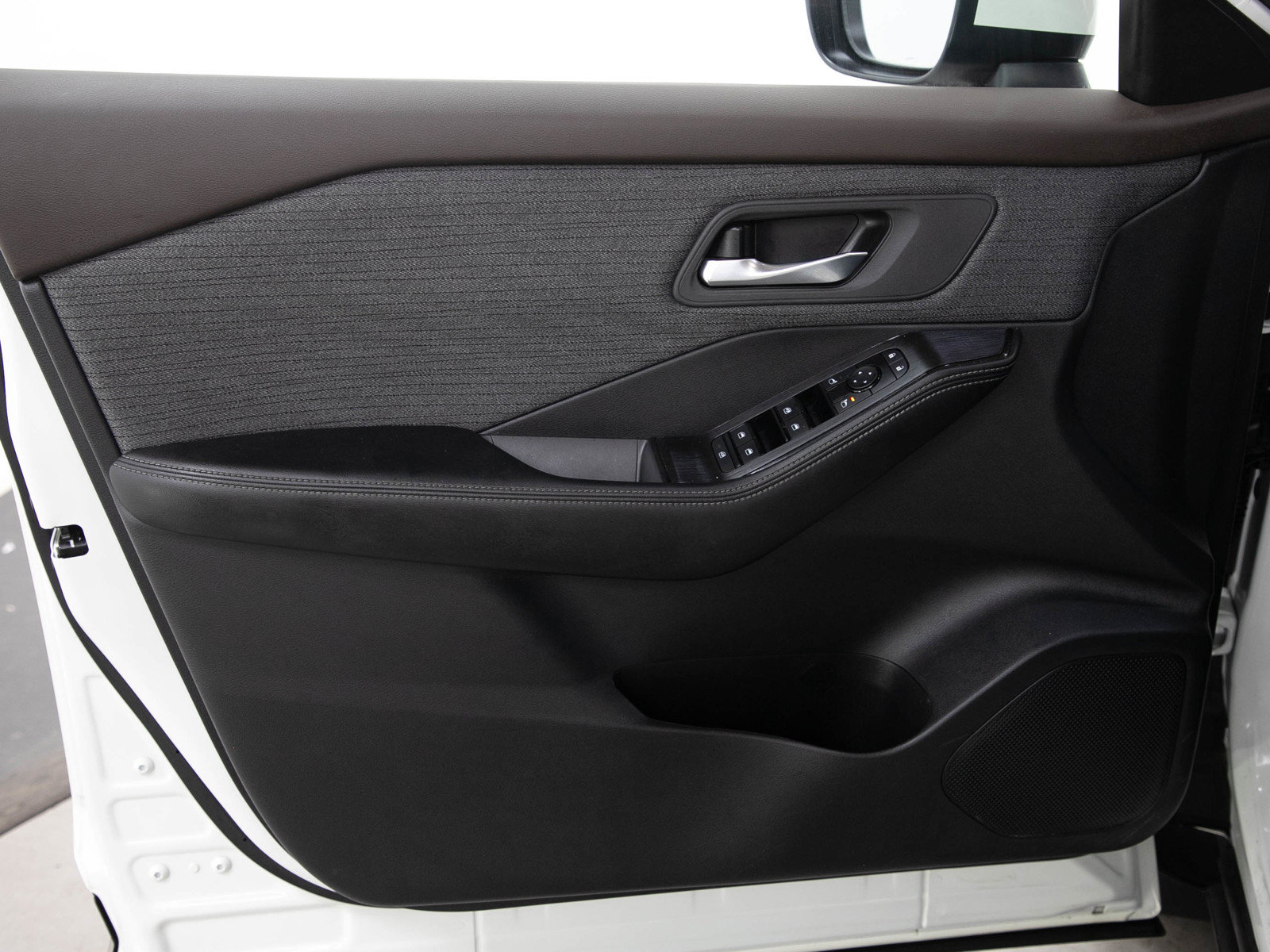 Used 2023 Nissan Rogue SV AWD/4WD image 19