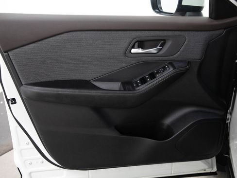 Used 2023 Nissan Rogue SV AWD/4WD image 19
