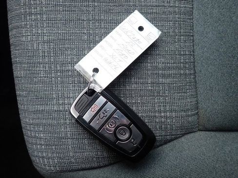 Certified 2022 Ford F150 XLT w/ Equipment Group 302A High image 30