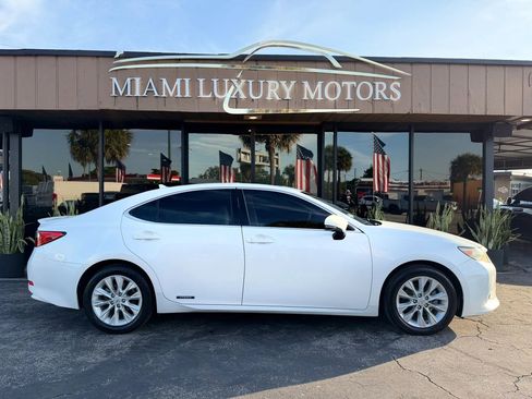 Used 2013 Lexus ES 300h w/ Luxury Pkg FWD image 14
