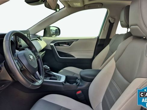 Used 2021 Toyota RAV4 XLE Premium image 10