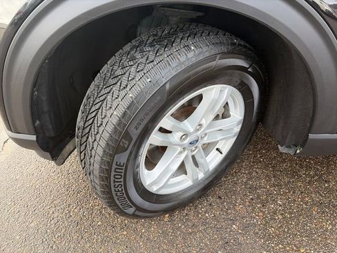 Used 2023 Ford Explorer XLT AWD/4WD image 17