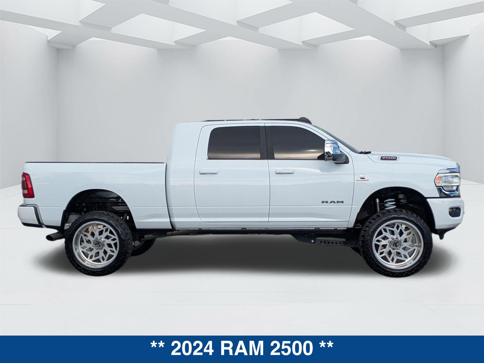 Used 2024 RAM 2500 Laramie AWD/4WD image 4