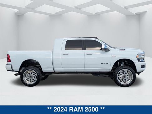 Used 2024 RAM 2500 Laramie AWD/4WD image 4