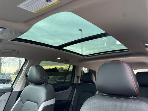 Certified 2025 Volkswagen Atlas Peak Edition SE AWD/4WD image 35