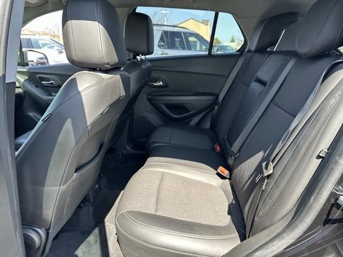 Used 2022 Chevrolet Trax LT w/ LT Convenience Package AWD/4WD image 12