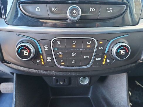 Used 2018 Chevrolet Traverse LT image 19