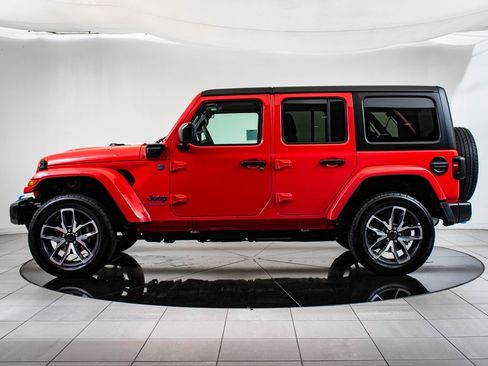 Used 2024 Jeep Wrangler Unlimited image 5