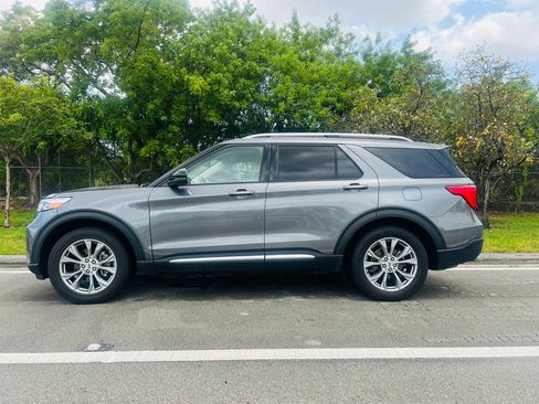 Used 2022 Ford Explorer Limited w/ Equipment Group 301A RWD image 2