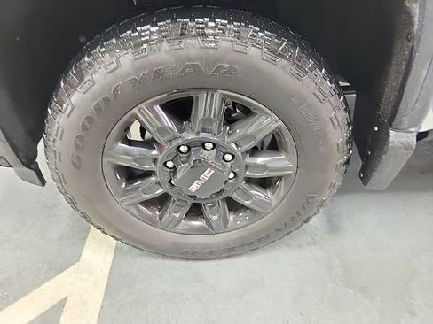 Used 2024 GMC Sierra 2500 AT4 w/ AT4 Premium Plus Package AWD/4WD image 3