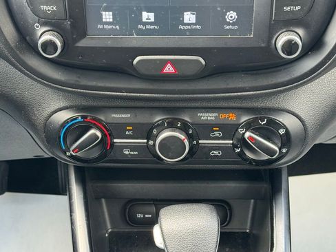 Used 2020 Kia Soul LX FWD image 36